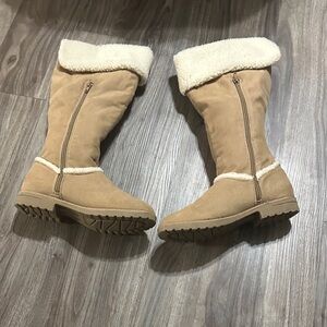 SO Women's Beige Winter Boots with White Fleece